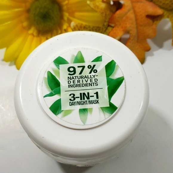 Garnier SkinActive Balancing 3 in 1 Moisturizer Day Night Mask Green Tea 6.75 oz - Picture 11 of 16